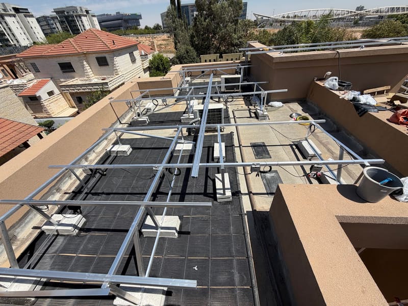 מערכת סולארית על גג, מפרויקט של אילנים פתרונות חכמים