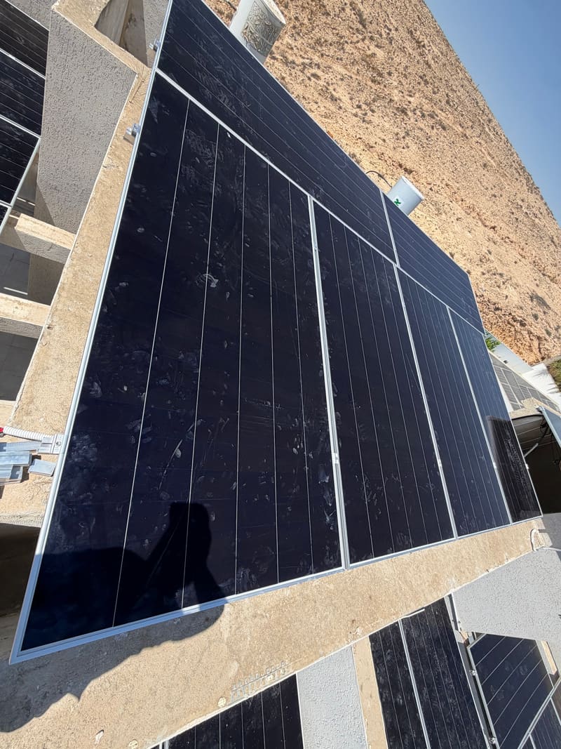 מערכת רשת SolarEdge על גג בטון — תמונה 3