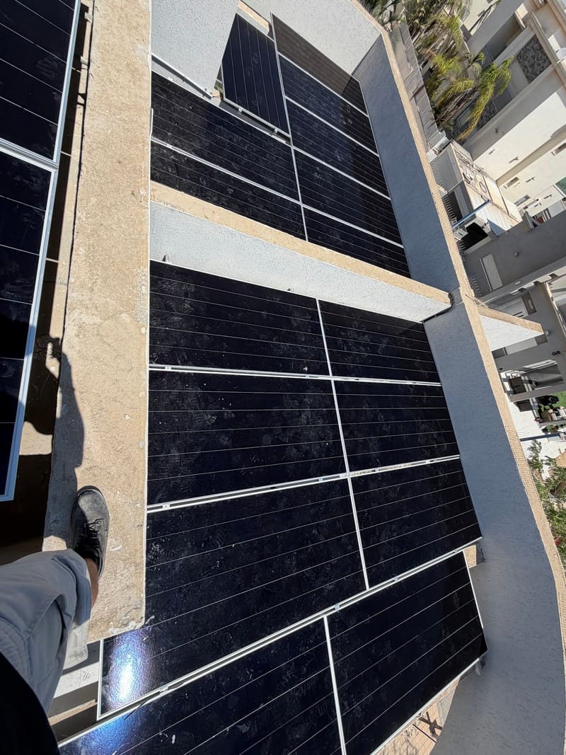 מערכת רשת SolarEdge על גג בטון — תמונה 4